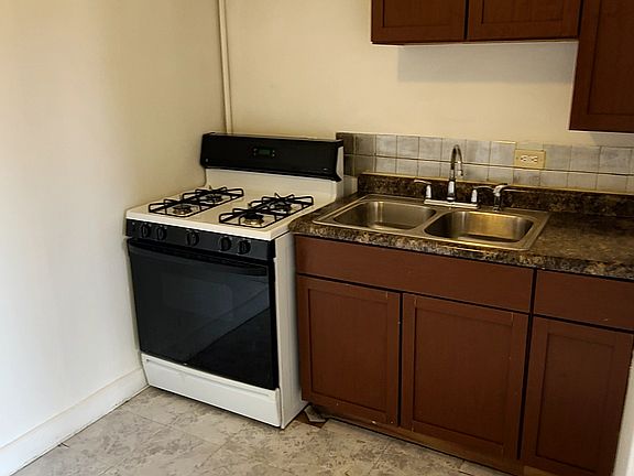 2nd image of 15945 Lexington Ave APT 13