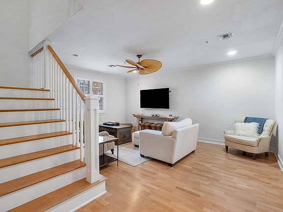 3rd image of 375 E Mallory Circle