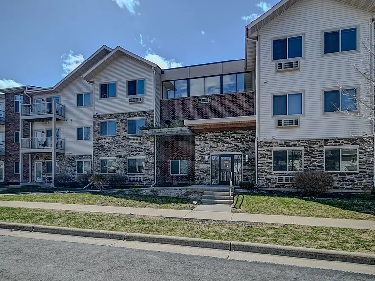 Fairhaven Court Apartments — Photo 1