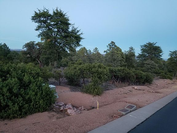 5th image of 1806 E Cliff Rose Dr