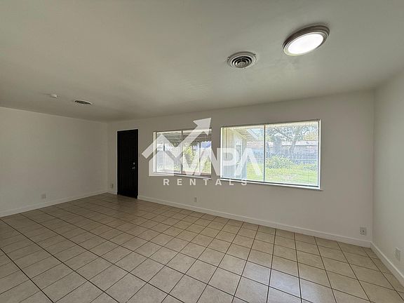 3rd image of 4210 Dauphine Dr