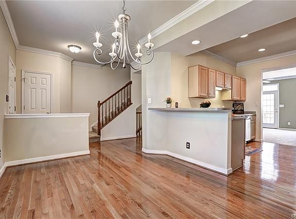 2nd image of 442 Kingscote Ln #442