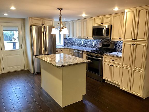 2nd image of 195 Huntington St #1