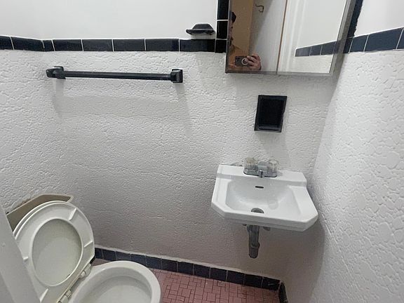 4th image of 2987 Lawton Ave Floor 2