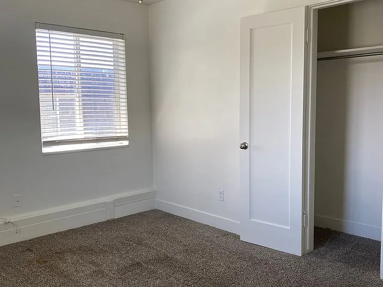 221 N Quince St — Photo 29