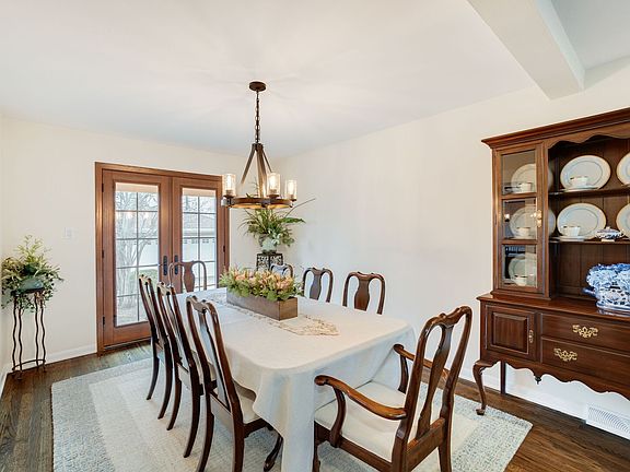 4th image of 8225 Lorel Ave