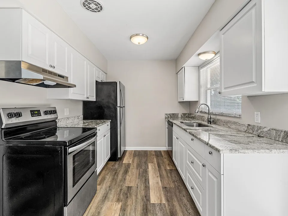 3862 Neptune Dr SE