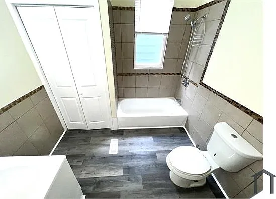 1233 W 71st Pl — Photo 29