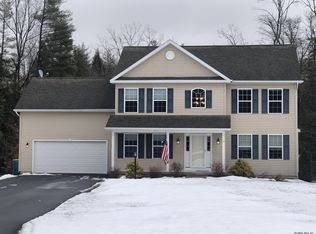 10 Kelly Ln, Halfmoon, NY 12065