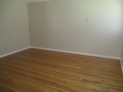 4th image of 958 Evelyn Ln