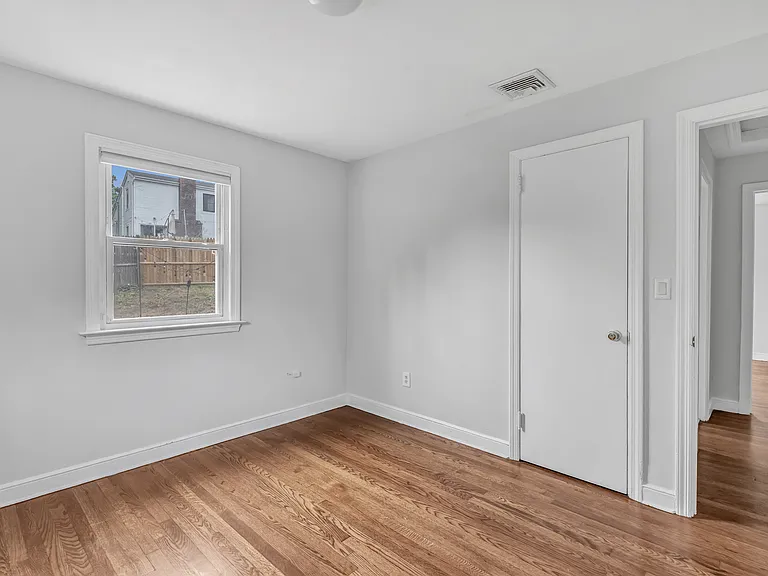 215 Bennett St — Photo 15