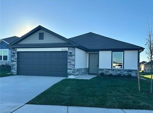 556 N Pecan St, Gardner, KS 66030