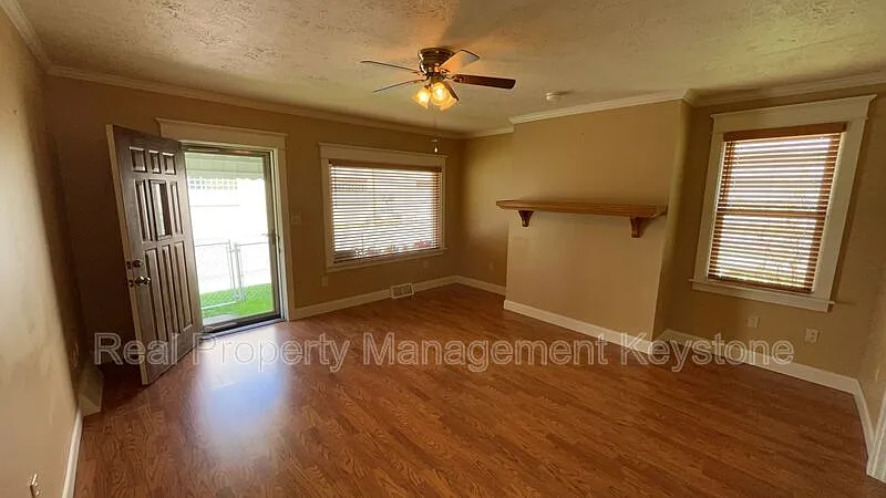 2 bed, 1.0 bath, 1544 sqft, $1,400 — Photo 3