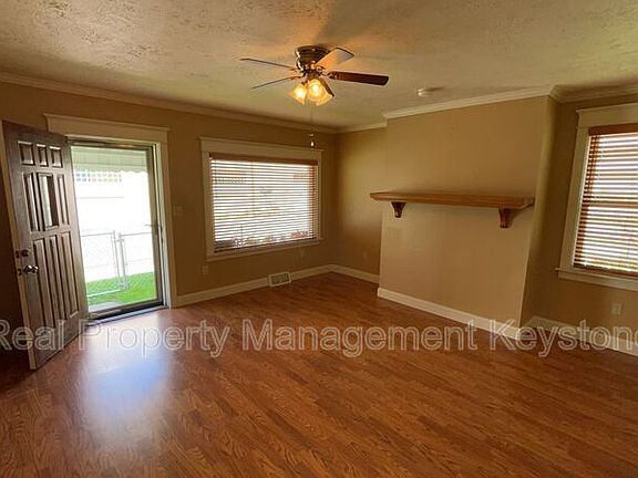 3rd image of 1271 Lewis St