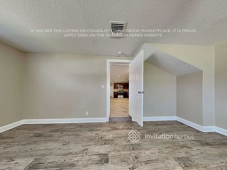 725 Clayton St — Photo 11
