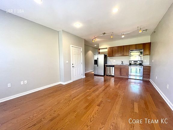 3rd image of 2911 Cherry St #607