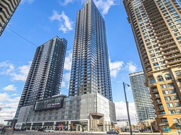 395 Square One Dr #4211, Mississauga, ON L5B 0E2