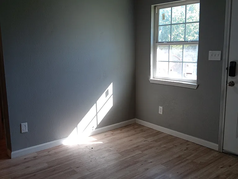 705 Cedar St — Photo 3