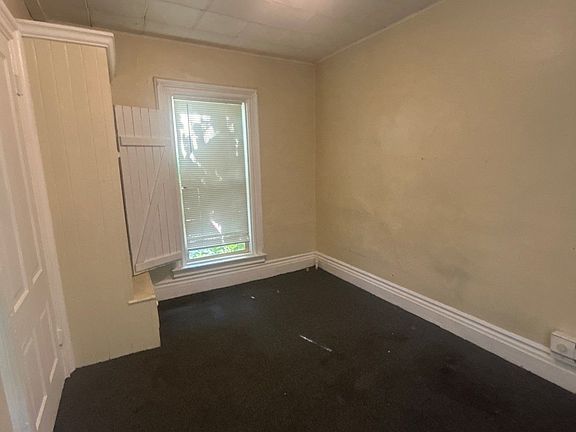 4th image of 1127 Ross Ave