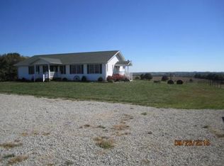 1395 Round Hill Dr, Tipton, MO 65081