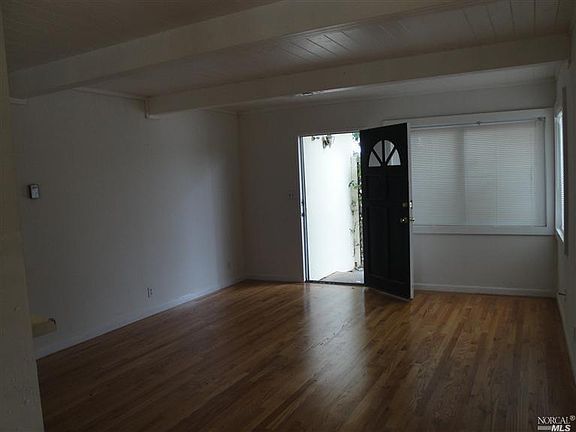 3rd image of 192 Ladera Dr