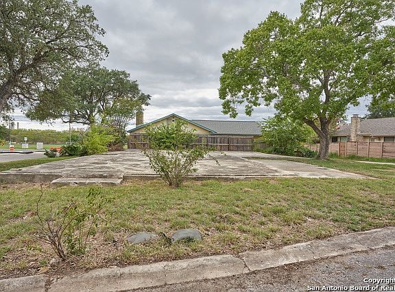3rd image of 4211 Clear Lake Dr