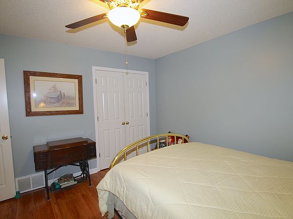 5th image of 1401 Far Dr