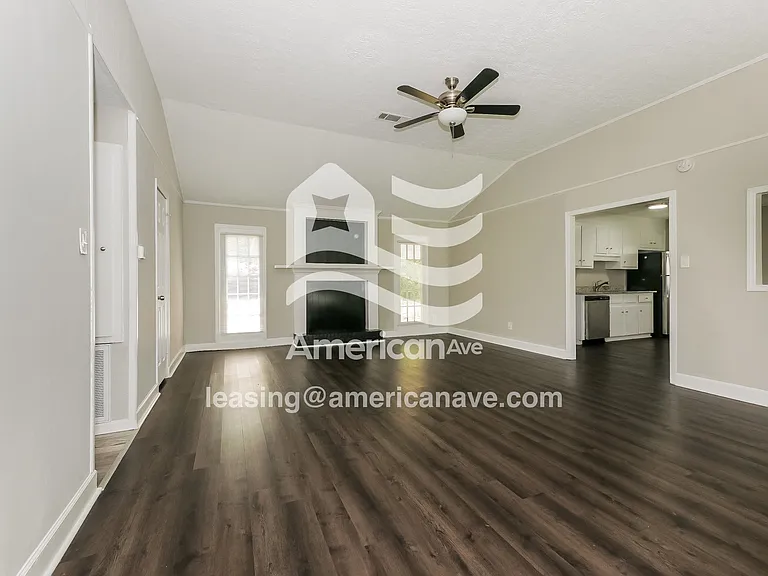 781642_004_living_room_13930602.jpg