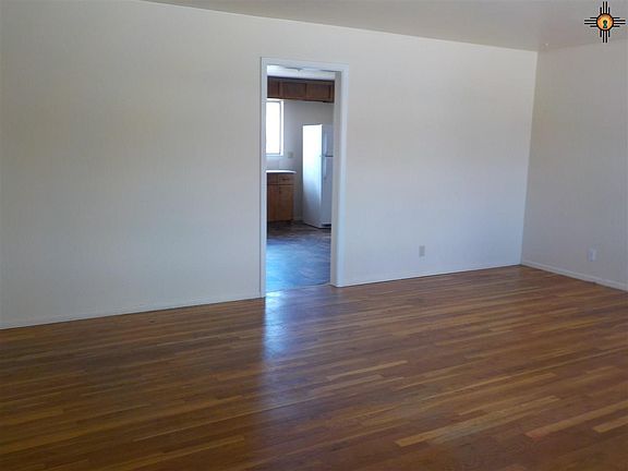 3rd image of 609 Zecca Dr
