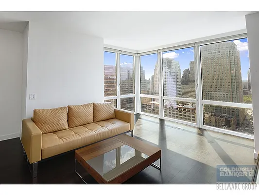 Sold by Aclawrence | media 14