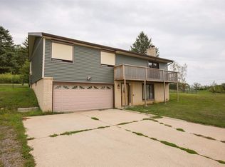 2919 Cherrywood Ln, Waterloo, IA 50701