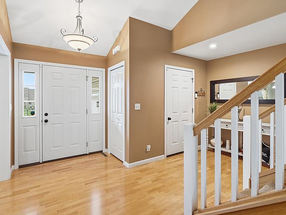 4th image of 731 Oakbrook Dr