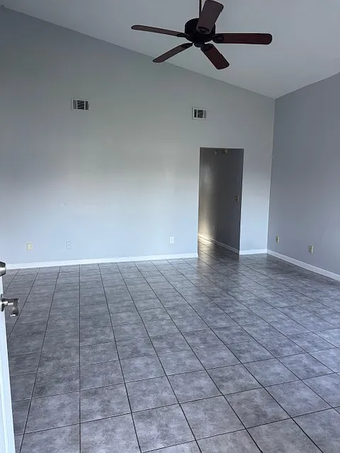 3 bed, 1050 sqft, $1,700 — Photo 2