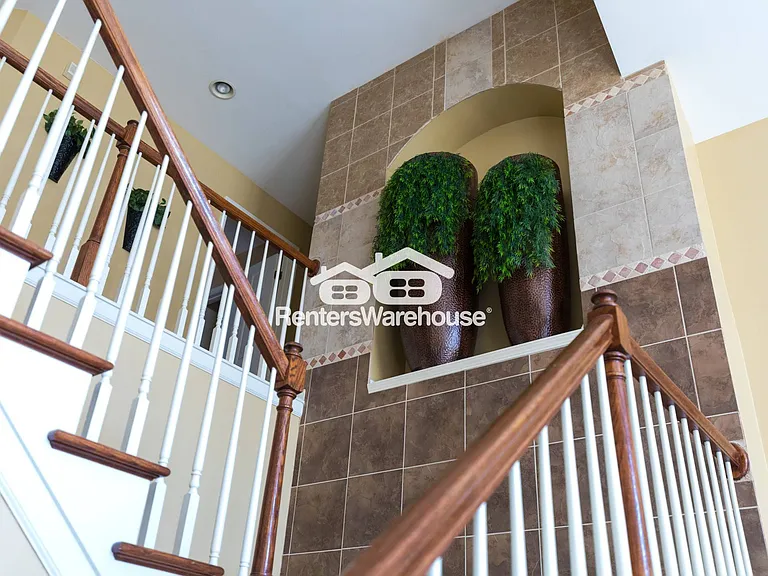1900 Enfield Ct — Photo 20
