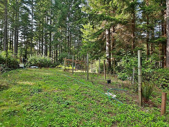 5th image of 2747 Parkwood Dr