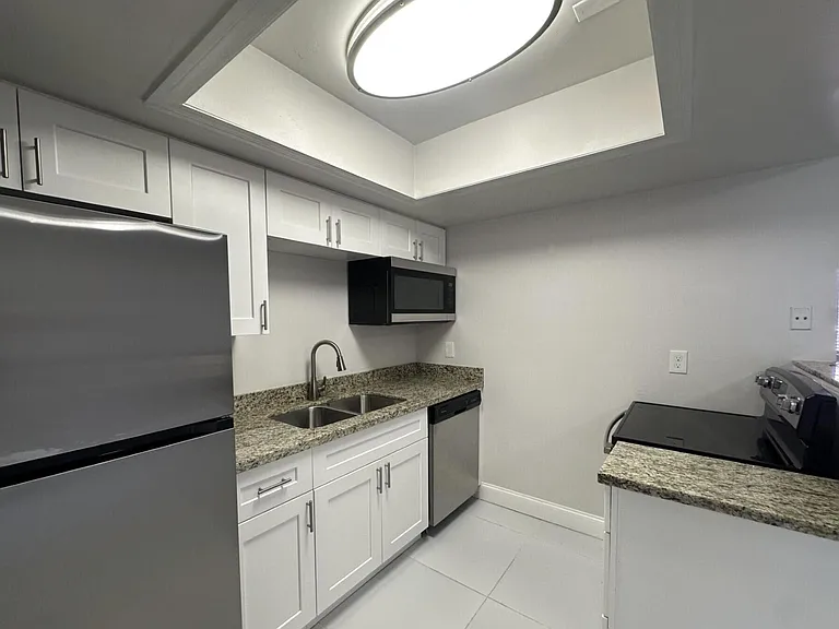 646 Eldorado St #3 — Photo 2