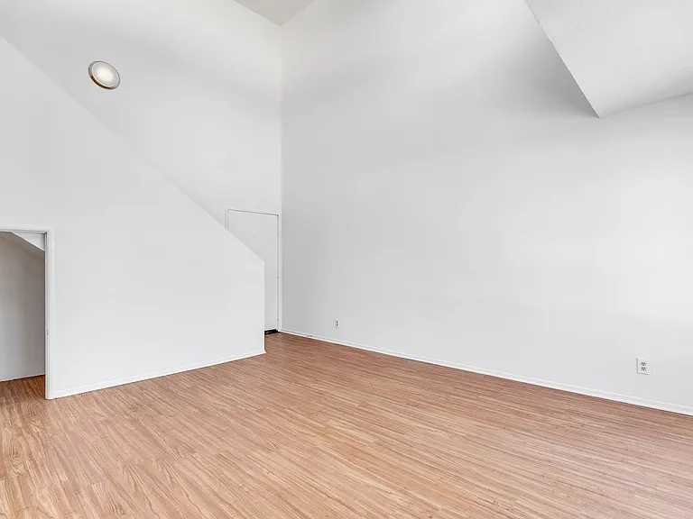 14455 Dickens St — Photo 3