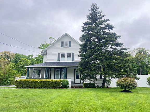 2nd image of 218 Bayport Ave #2