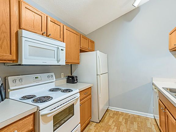 2nd image of 860 W Barrington Cir
