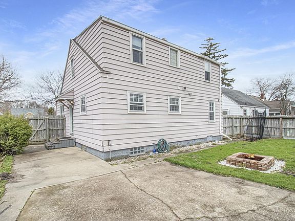 2nd image of 1610 College St
