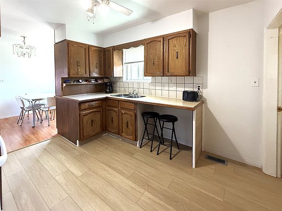 4th image of 1359 Hamilton St