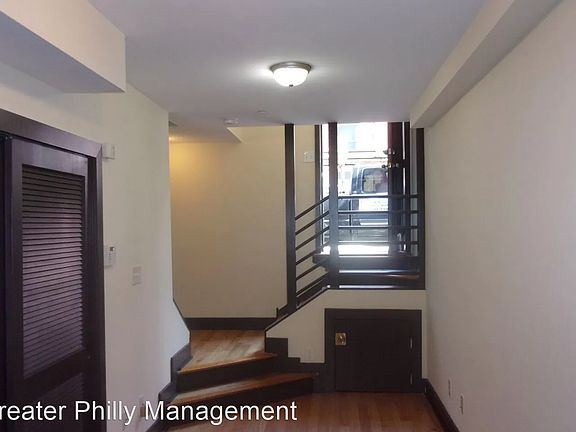 3rd image of 1710 Arlington St #1