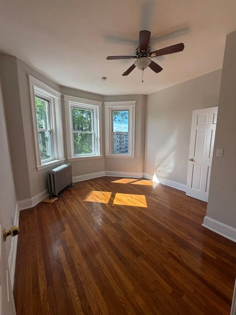 2 Bed on the Green Line Close to Packards Corner — Photo 1