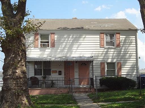 2nd image of 686 Jacques St