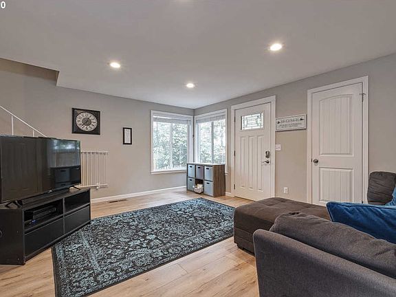 5th image of 2141 SE Brookwood Ave