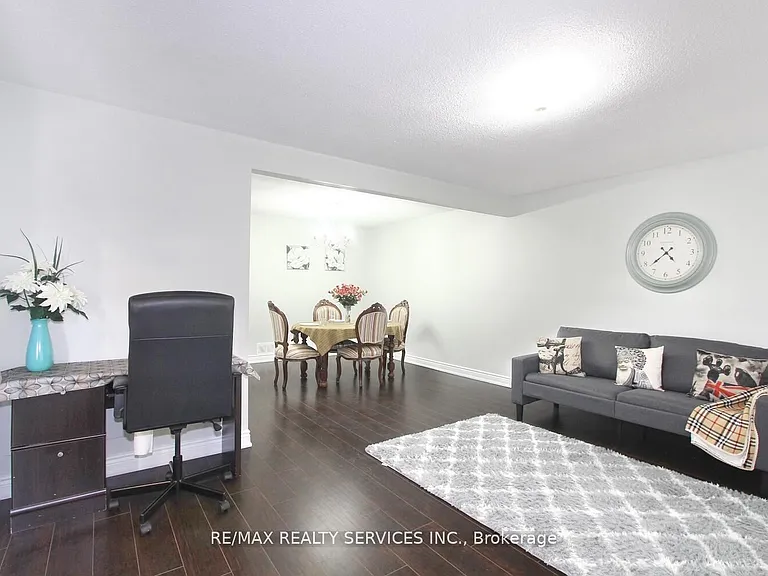 185 Earnscliffe Cir — Photo 19