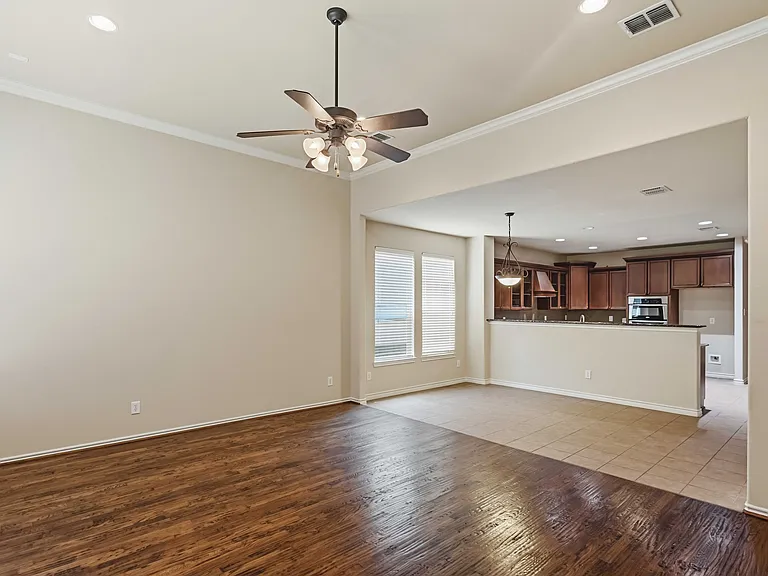 807 Clear Water Dr — Photo 9