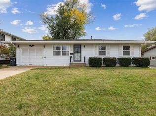 6041 Crestridge Ave SW, Cedar Rapids, IA 52404