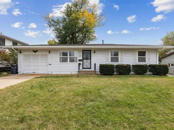 6041 Crestridge Ave SW, Cedar Rapids, IA 52404