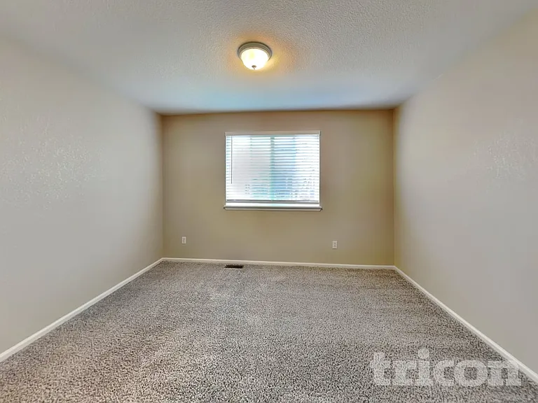 4843 S Liverpool Cir — Photo 12